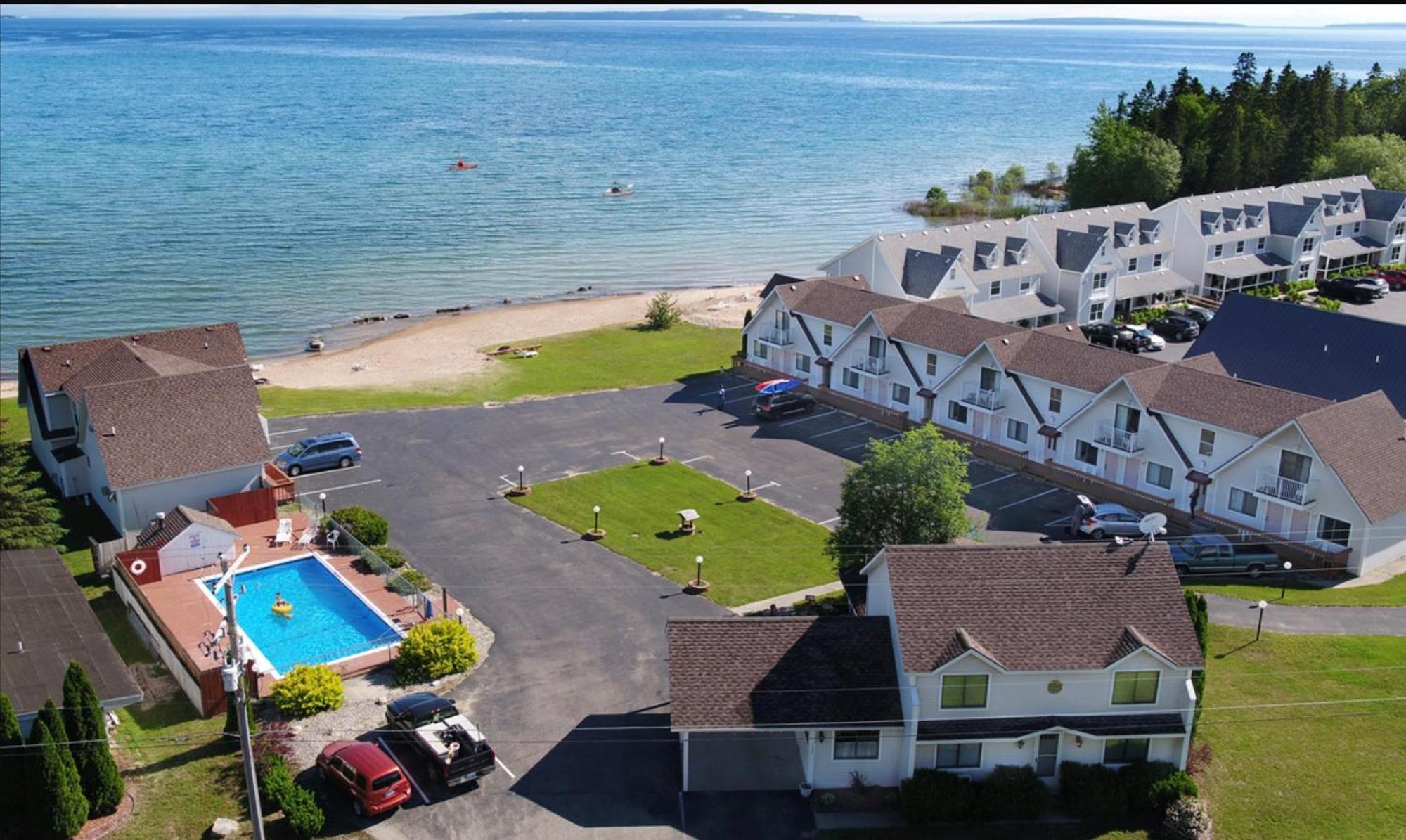Bridgeview Motel Mackinaw City Bagian luar foto