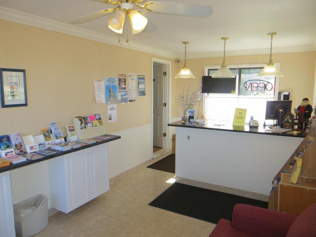 Bridgeview Motel Mackinaw City Bagian luar foto