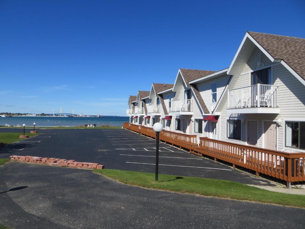 Bridgeview Motel Mackinaw City Bagian luar foto