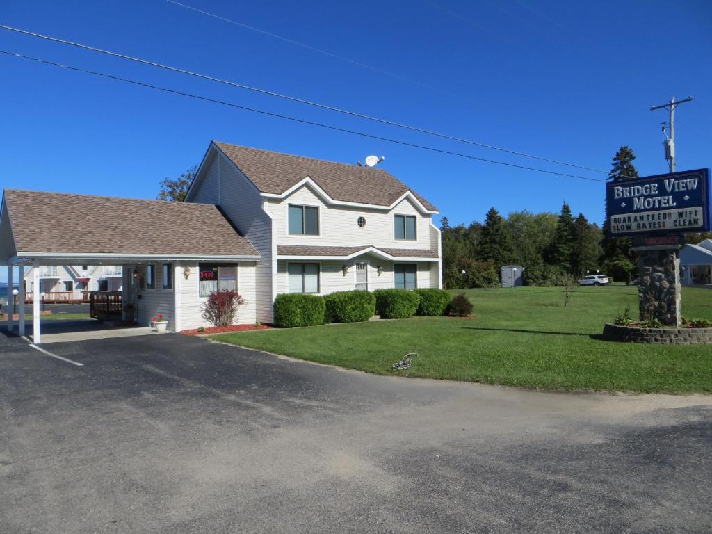Bridgeview Motel Mackinaw City Bagian luar foto