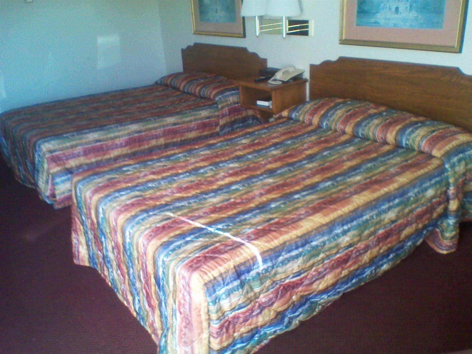 Bridgeview Motel Mackinaw City Bagian luar foto